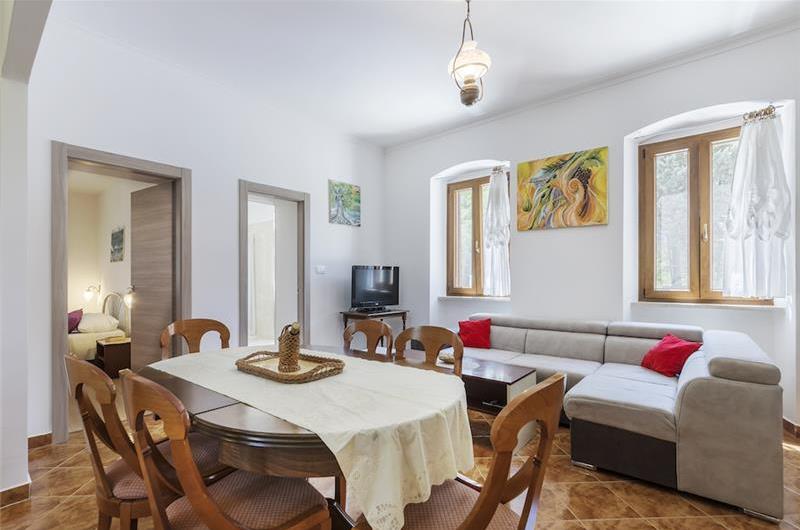 6 bedroom villa with pool near Labin, Istria, sleeps 12