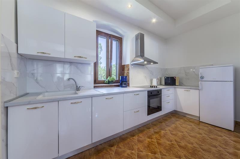 6 bedroom villa with pool near Labin, Istria, sleeps 12