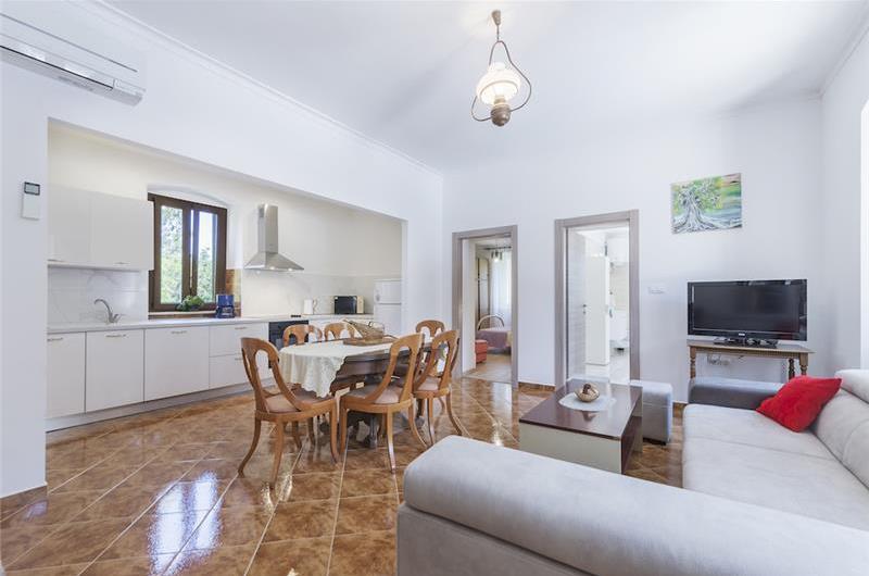 6 bedroom villa with pool near Labin, Istria, sleeps 12