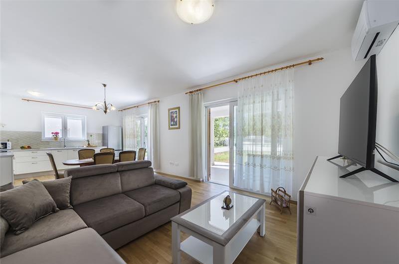 6 bedroom villa with pool near Labin, Istria, sleeps 12