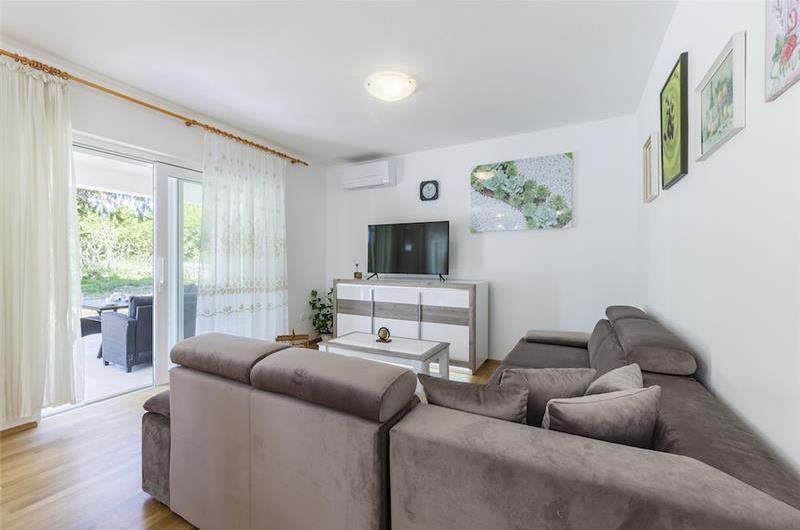 6 bedroom villa with pool near Labin, Istria, sleeps 12