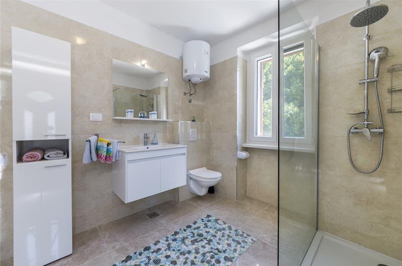 6 bedroom villa with pool near Labin, Istria, sleeps 12