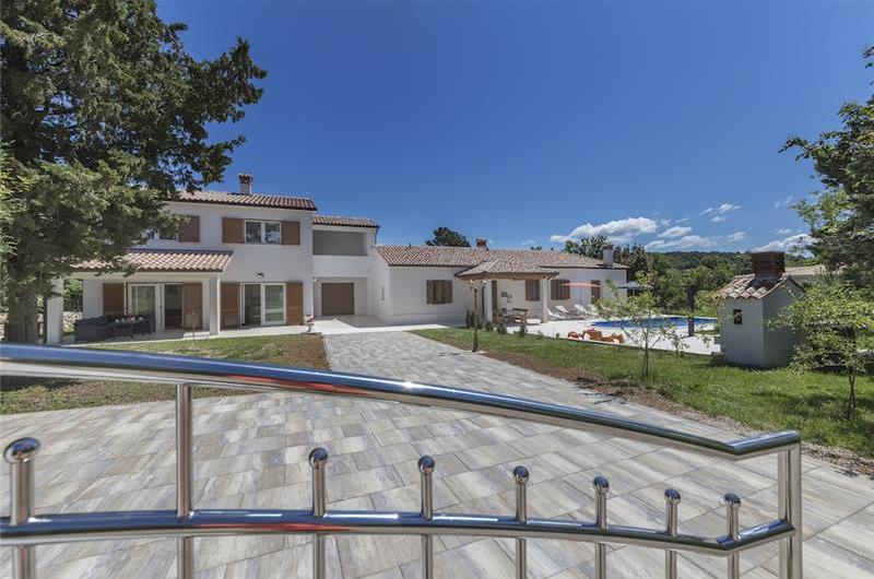 6 bedroom villa with pool near Labin, Istria, sleeps 12