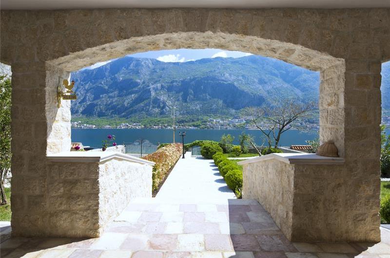 5 bedroom bayside villa with pool near Kotor, sleeps 12