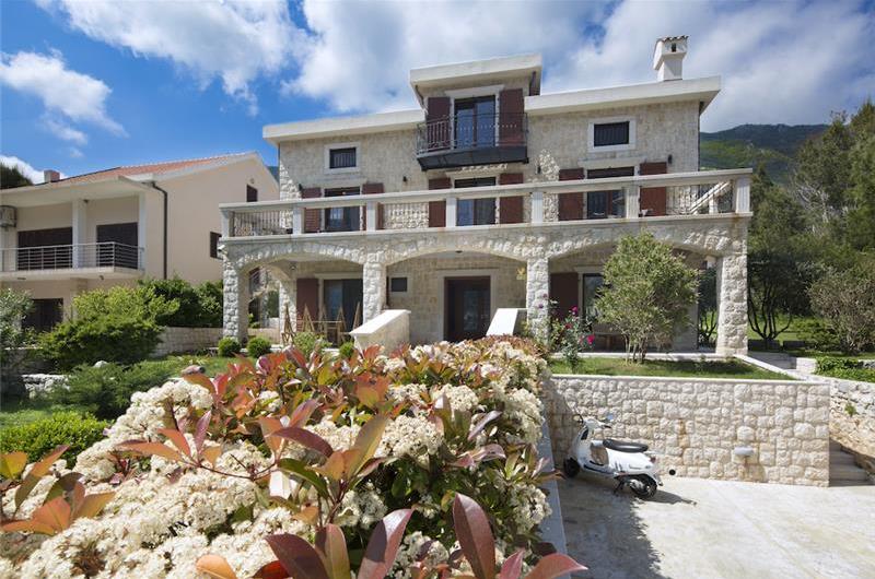 5 bedroom bayside villa with pool near Kotor, sleeps 12