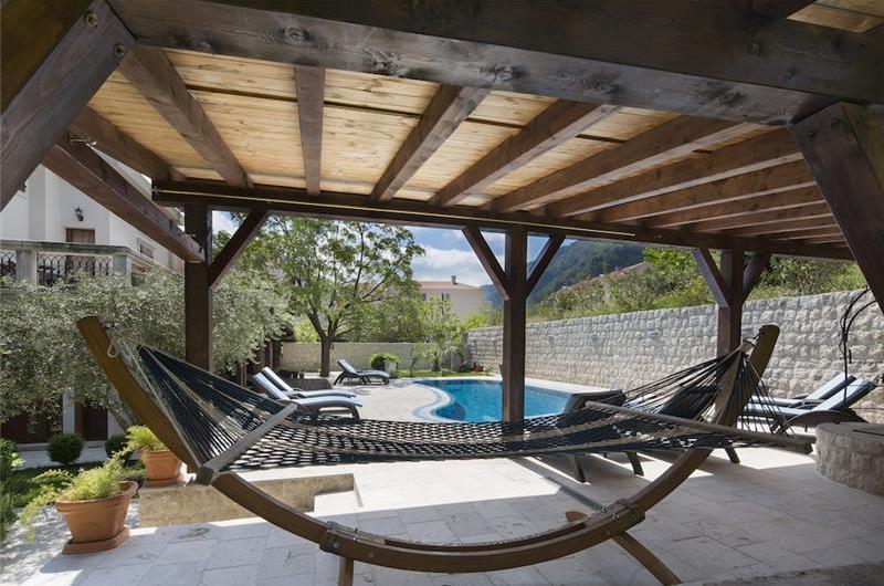 5 bedroom bayside villa with pool near Kotor, sleeps 12
