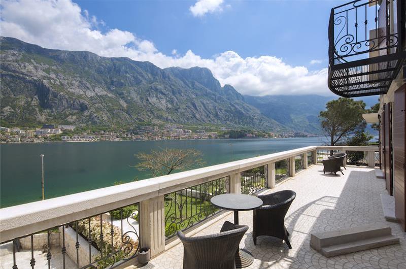 5 bedroom bayside villa with pool near Kotor, sleeps 12