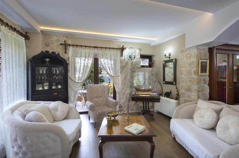 5 bedroom bayside villa with pool near Kotor, sleeps 12