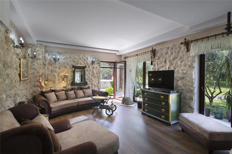 Beachfront villa in Kotor Bay, photograph 20