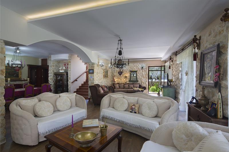 5 bedroom bayside villa with pool near Kotor, sleeps 12