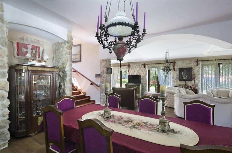 5 bedroom bayside villa with pool near Kotor, sleeps 12