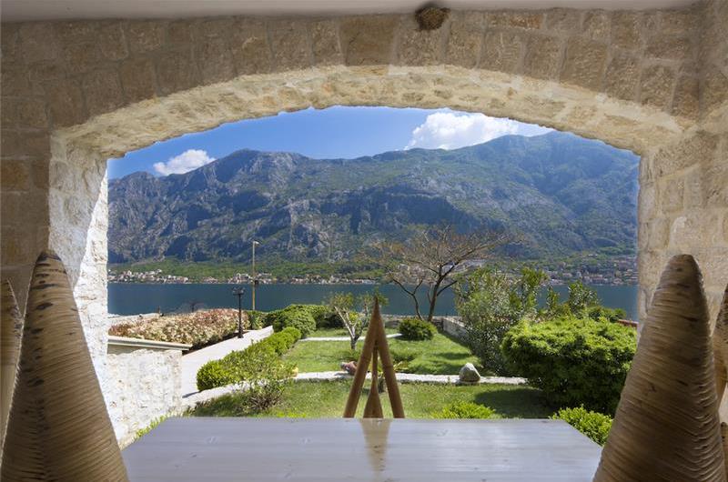 5 bedroom bayside villa with pool near Kotor, sleeps 12