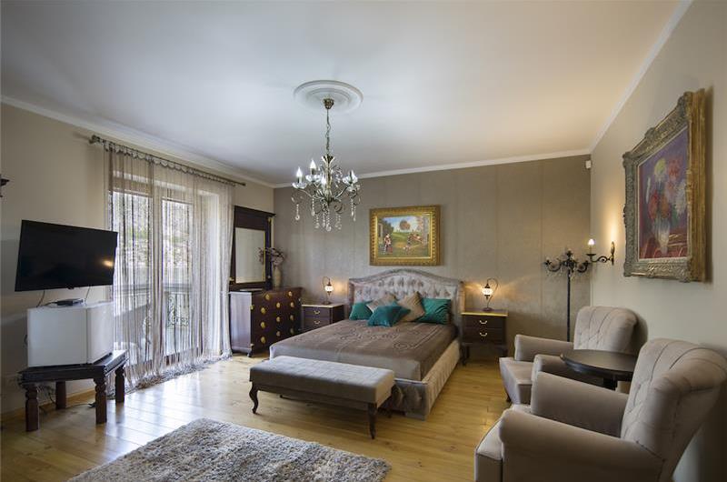 5 bedroom bayside villa with pool near Kotor, sleeps 12