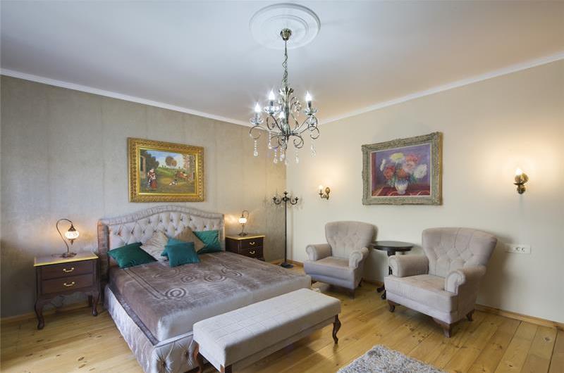 5 bedroom bayside villa with pool near Kotor, sleeps 12