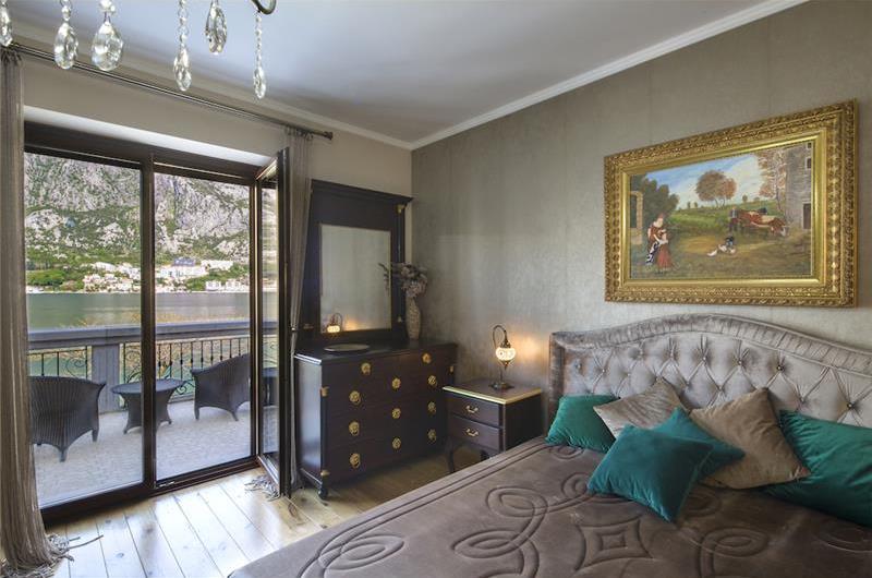 5 bedroom bayside villa with pool near Kotor, sleeps 12