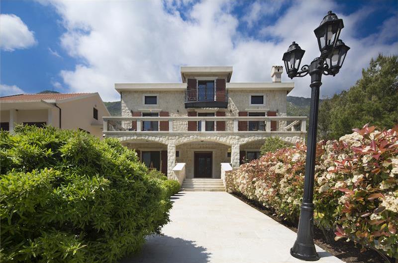 5 bedroom bayside villa with pool near Kotor, sleeps 12
