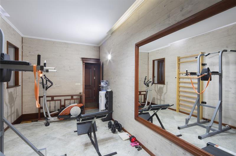 5 bedroom bayside villa with pool near Kotor, sleeps 12