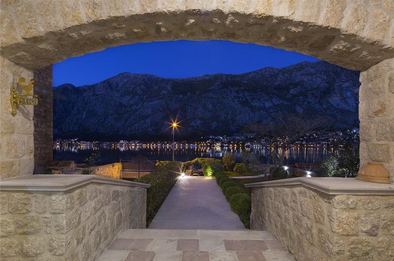 5 bedroom bayside villa with pool near Kotor, sleeps 12