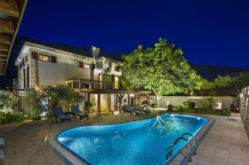 5 bedroom bayside villa with pool near Kotor, sleeps 12