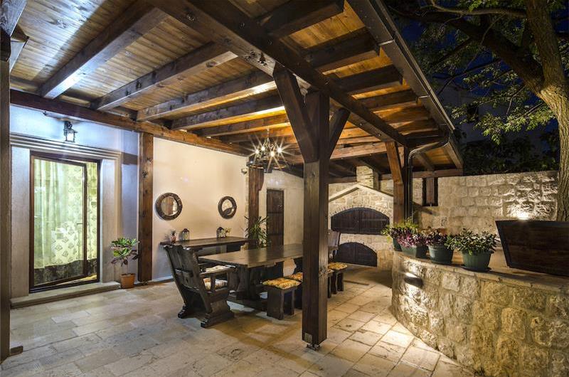 5 bedroom bayside villa with pool near Kotor, sleeps 12