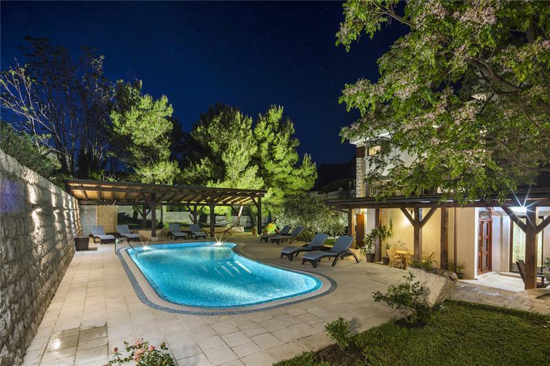 Beachfront villa in Kotor Bay, photograph 8