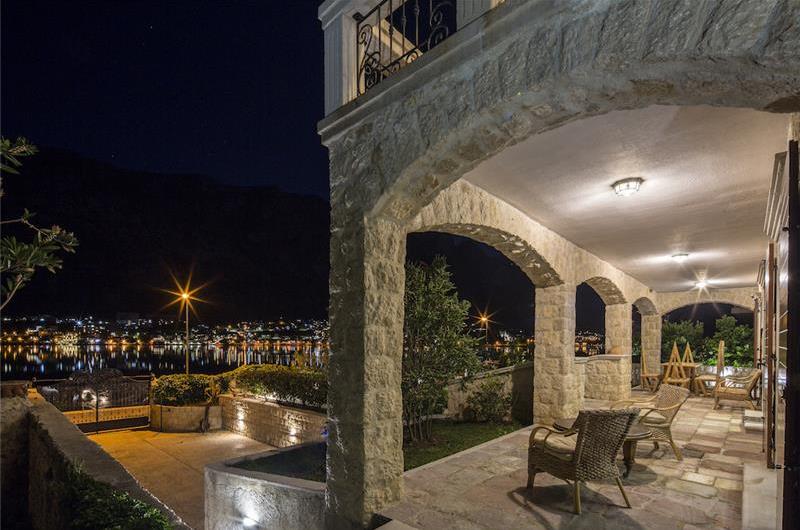 5 bedroom bayside villa with pool near Kotor, sleeps 12