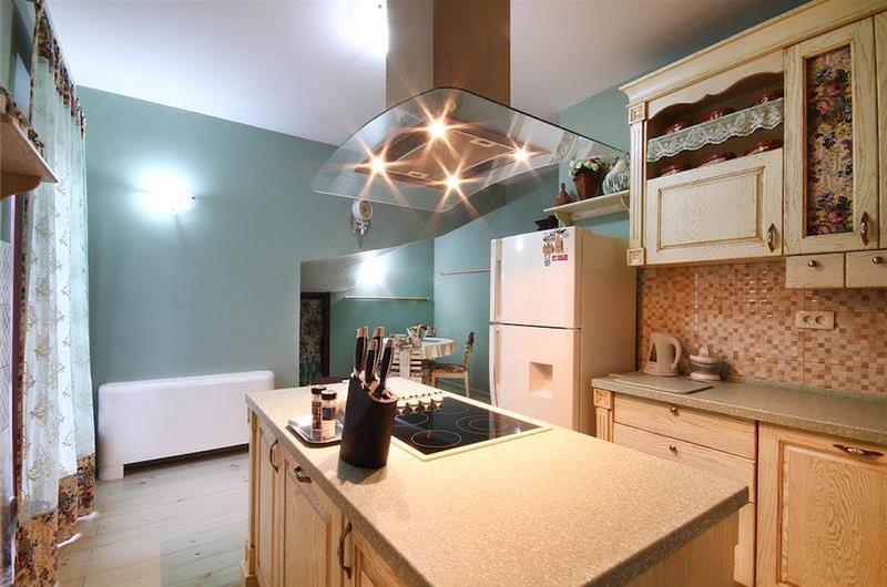 5 bedroom bayside villa with pool near Kotor, sleeps 12