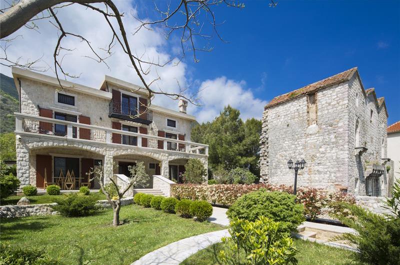 5 bedroom bayside villa with pool near Kotor, sleeps 12