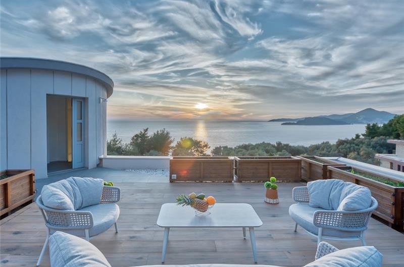 6 bedroom villa with pool and roof terrace, Sveti Stefan, sleeps 12