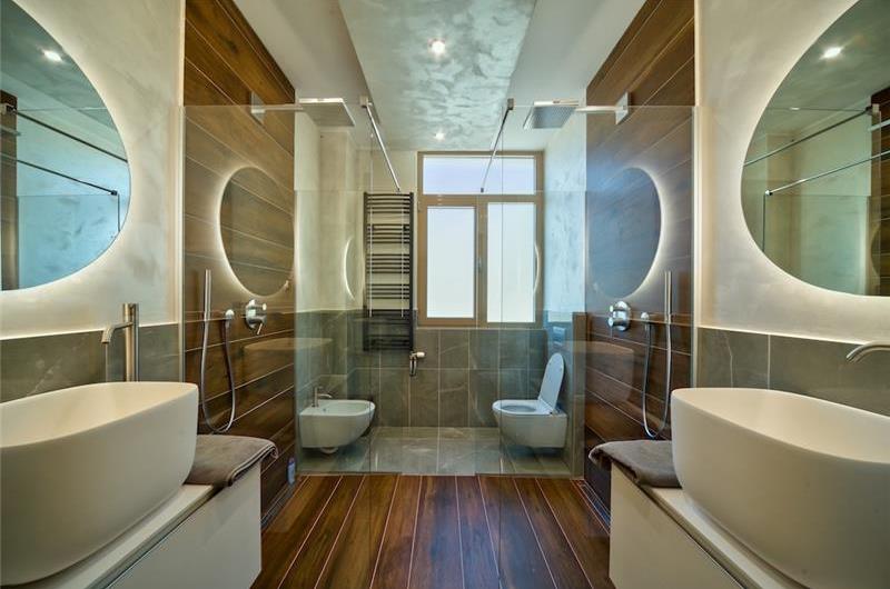 6 bedroom villa with pool and roof terrace, Sveti Stefan, sleeps 12