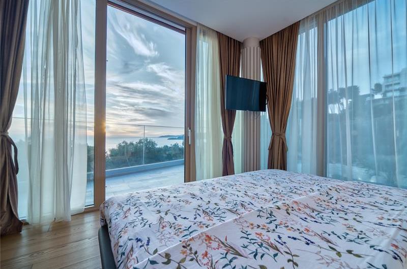 6 bedroom villa with pool and roof terrace, Sveti Stefan, sleeps 12