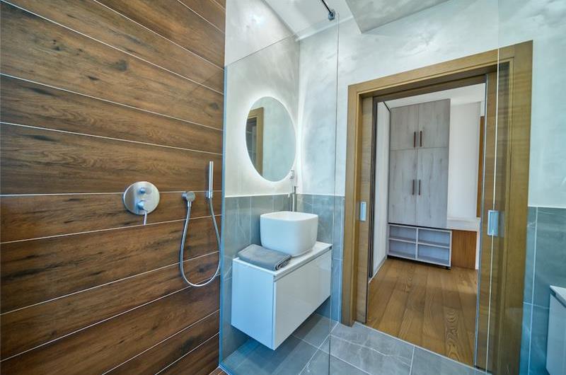 6 bedroom villa with pool and roof terrace, Sveti Stefan, sleeps 12