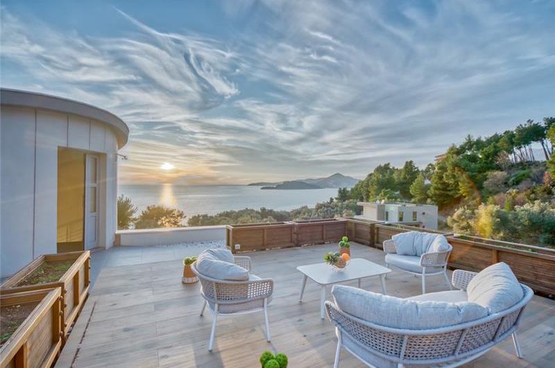 6 bedroom villa with pool and roof terrace, Sveti Stefan, sleeps 12