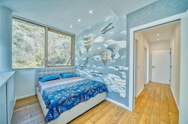 6 bedroom villa with pool and roof terrace, Sveti Stefan, sleeps 12