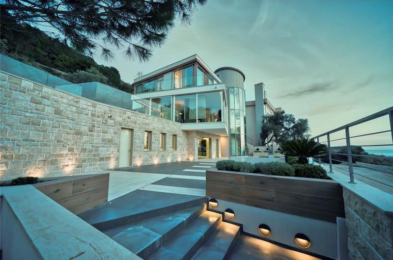 6 bedroom villa with pool and roof terrace, Sveti Stefan, sleeps 12