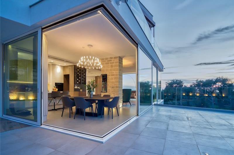 6 bedroom villa with pool and roof terrace, Sveti Stefan, sleeps 12