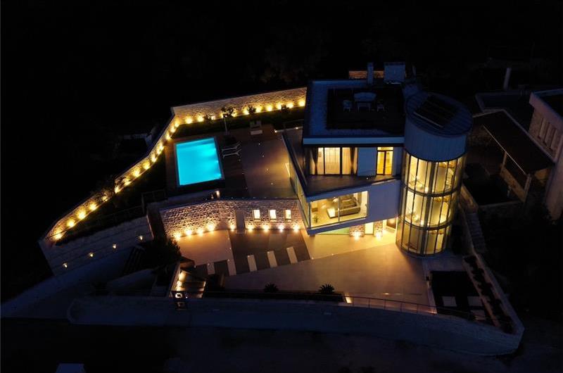 6 bedroom villa with pool and roof terrace, Sveti Stefan, sleeps 12