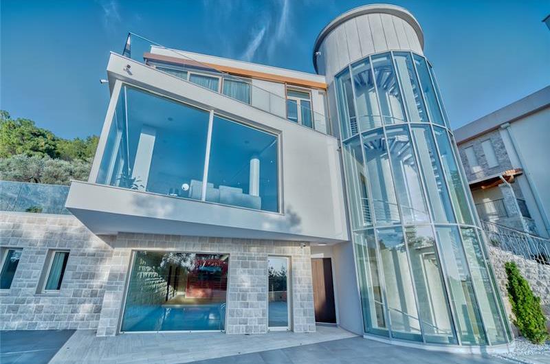 6 bedroom villa with pool and roof terrace, Sveti Stefan, sleeps 12