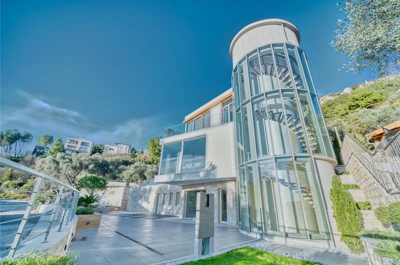 6 bedroom villa with pool and roof terrace, Sveti Stefan, sleeps 12