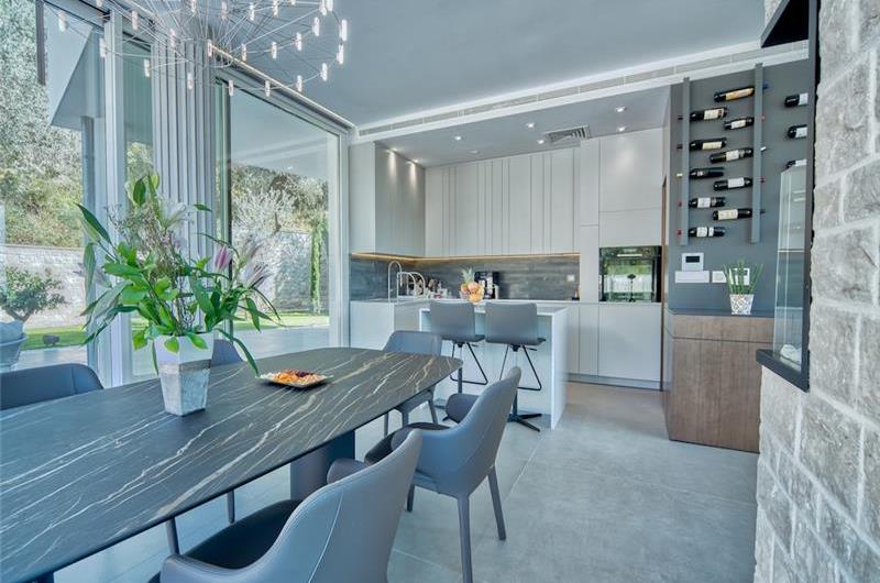 6 bedroom villa with pool and roof terrace, Sveti Stefan, sleeps 12