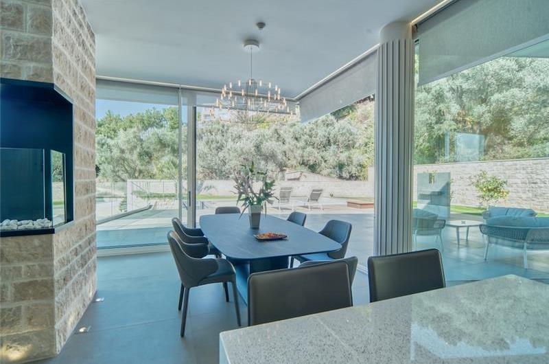 6 bedroom villa with pool and roof terrace, Sveti Stefan, sleeps 12