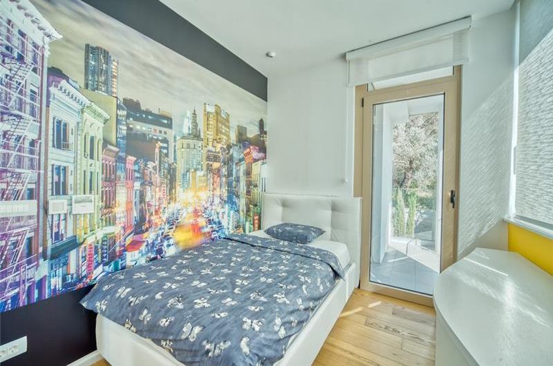 6 bedroom villa with pool and roof terrace, Sveti Stefan, sleeps 12