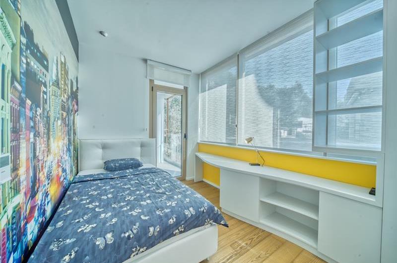 6 bedroom villa with pool and roof terrace, Sveti Stefan, sleeps 12