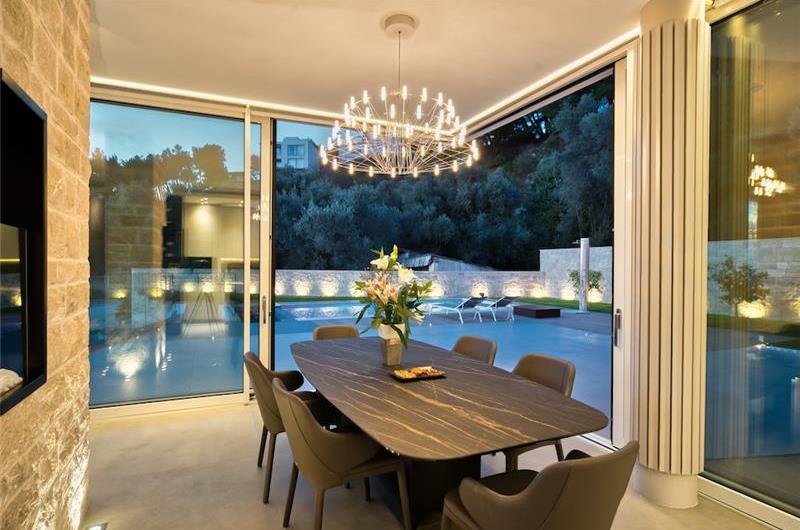 6 bedroom villa with pool and roof terrace, Sveti Stefan, sleeps 12