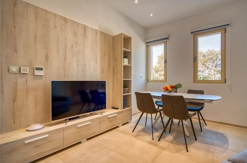 6 bedroom villa with pool and roof terrace, Sveti Stefan, sleeps 12