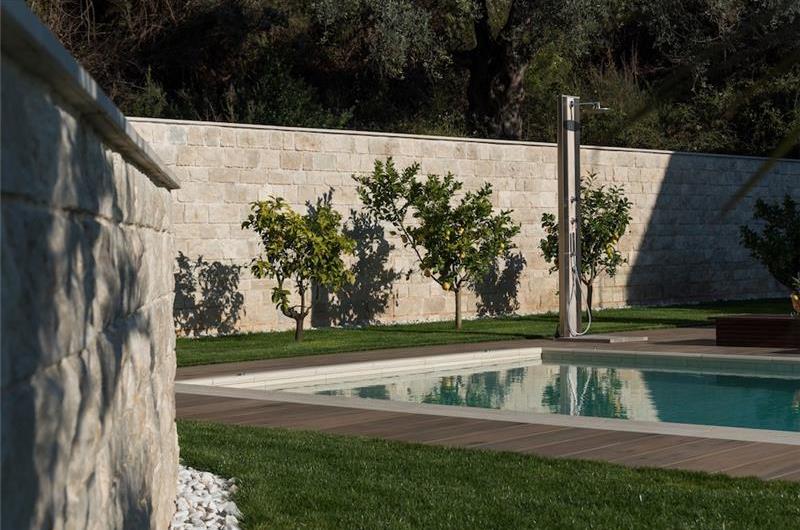 6 bedroom villa with pool and roof terrace, Sveti Stefan, sleeps 12