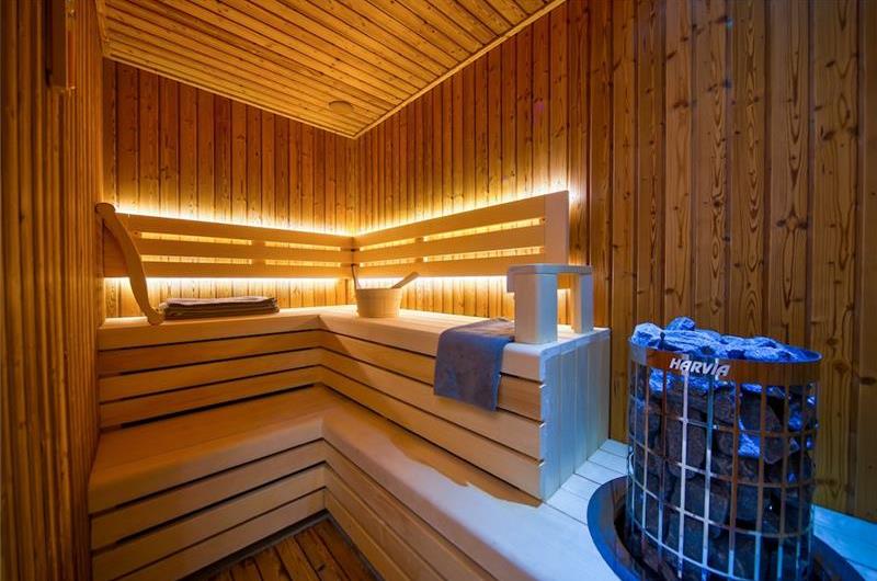 6 bedroom villa with pool and roof terrace, Sveti Stefan, sleeps 12