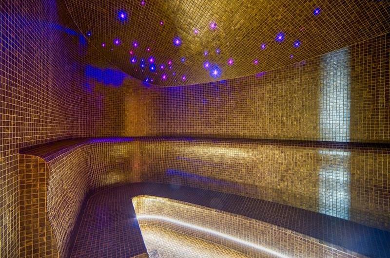 6 bedroom villa with pool and roof terrace, Sveti Stefan, sleeps 12