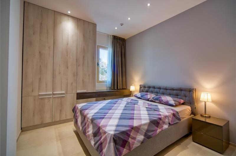 6 bedroom villa with pool and roof terrace, Sveti Stefan, sleeps 12