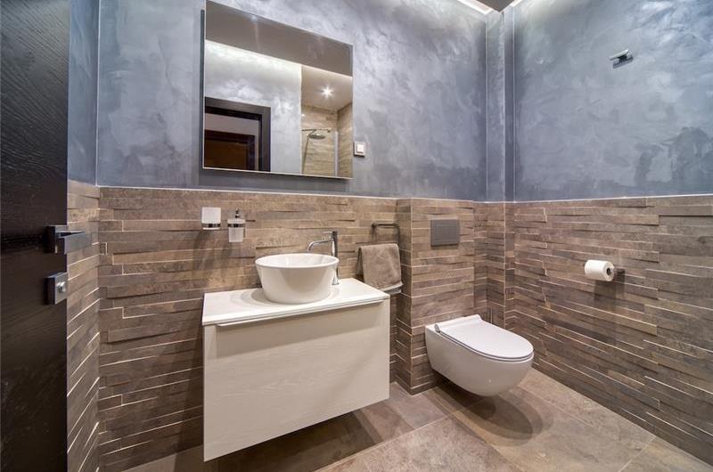 6 bedroom villa with pool and roof terrace, Sveti Stefan, sleeps 12